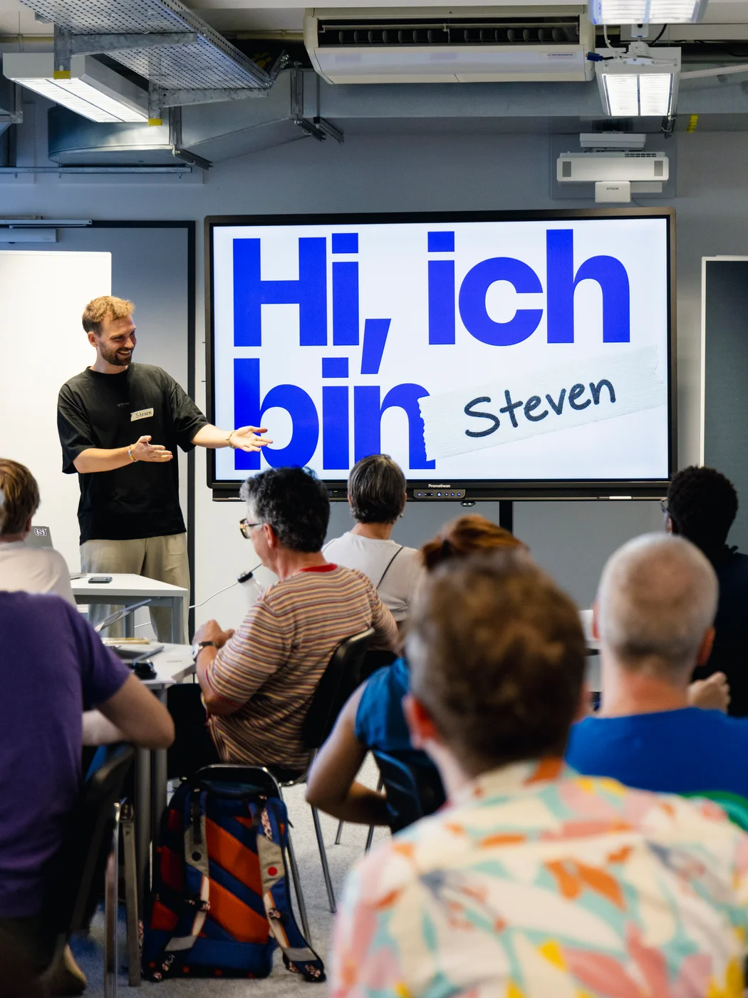 Steven Seip stellt sich der Workshop-Gruppe vor
