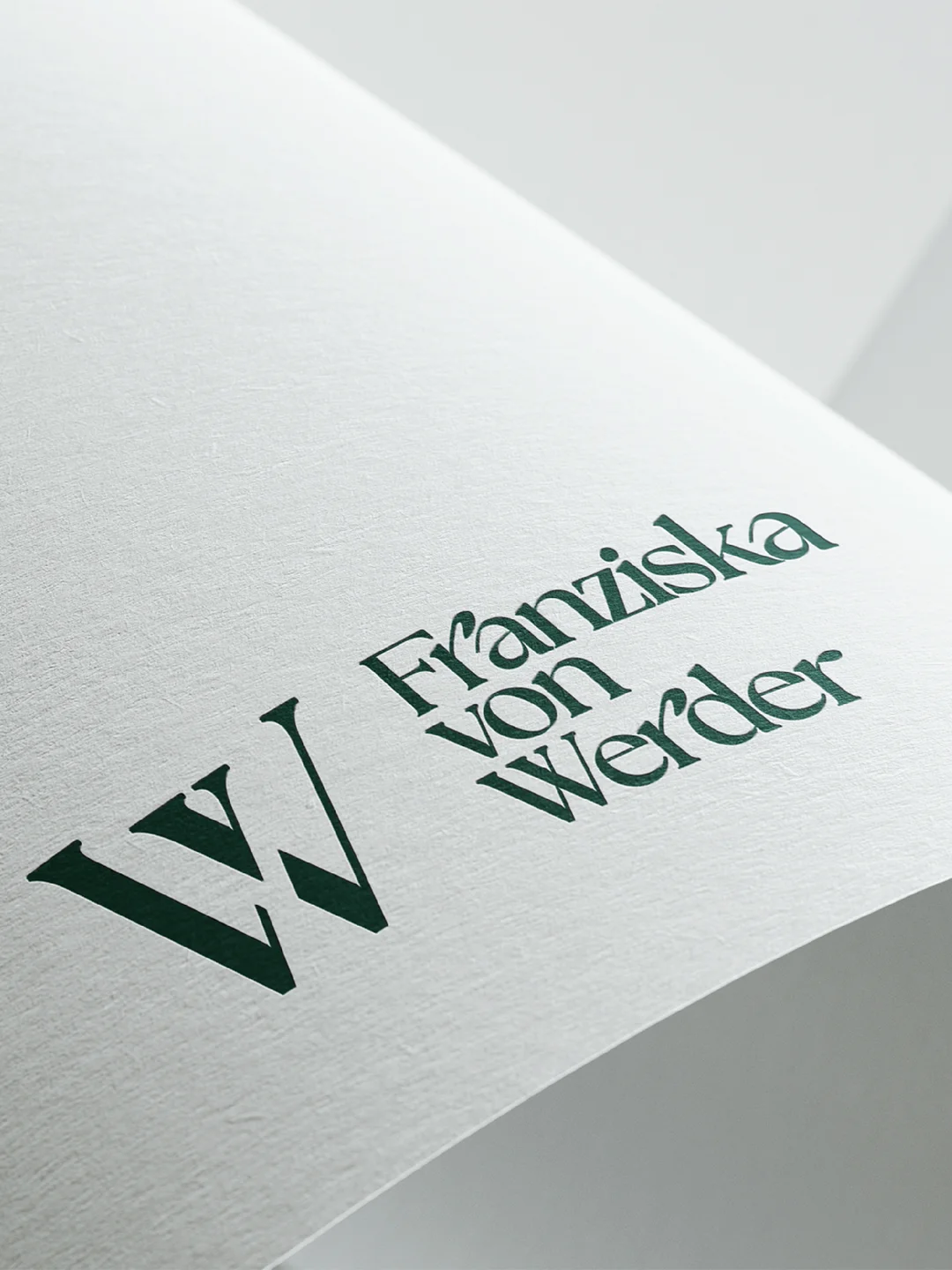 Franziska von Werder Logo geprägt auf Papier