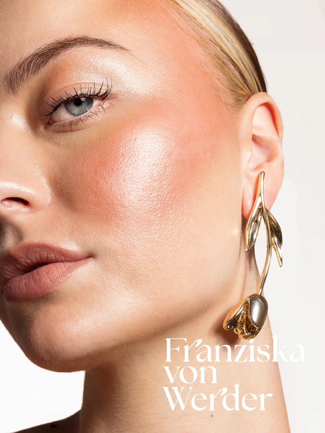 Beauty-Nahaufnahme mit Franziska von Werder Wordmark