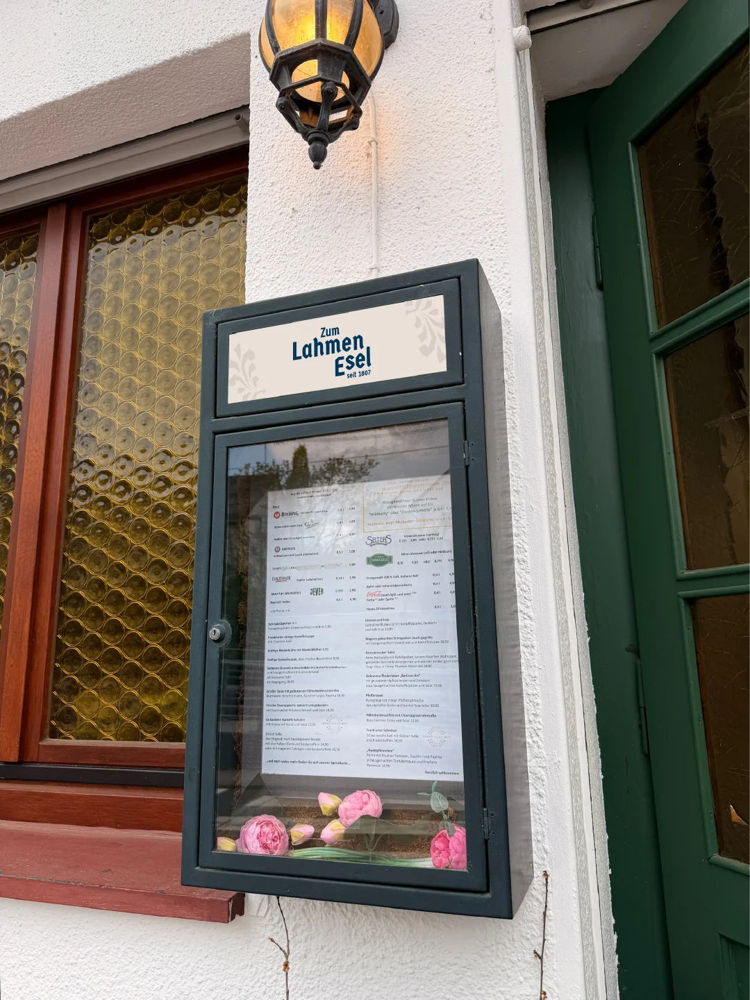 Zum Lahmen Esel Schaukasten mit Speisekarte